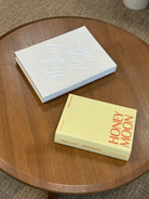  A stylish and timeless honeymoon photo album ideal for documenting romantic summer trips and special vacation moments.